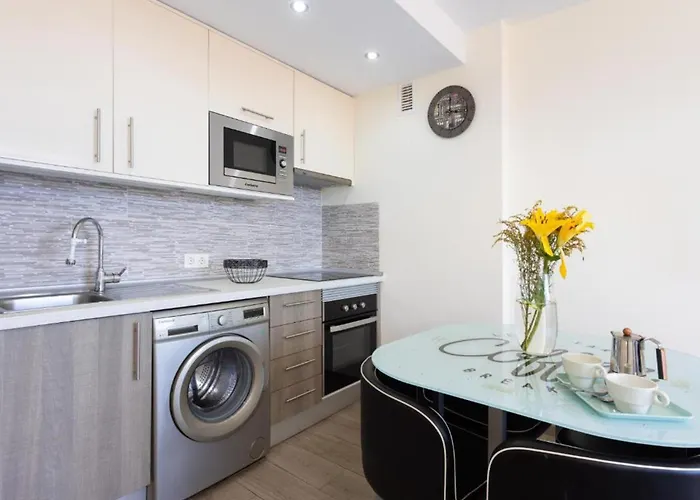 Live Americas Pool 2 Lejlighed